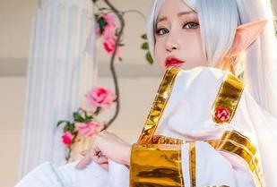 Tiny Asa的护士装，怎能不在图库里好好占个位置？下载吧！